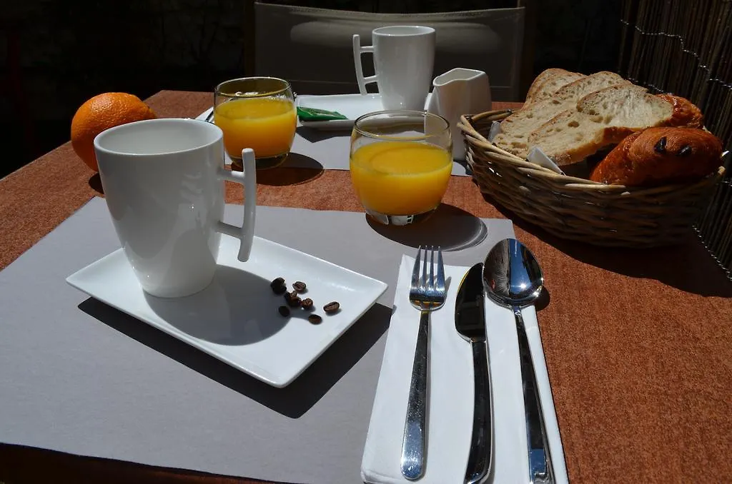 Hotel Les Corps Saints Avignon 2*,
