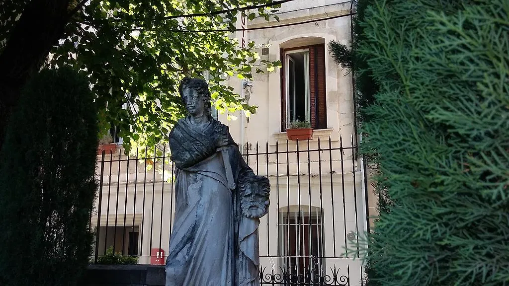Hotel Les Corps Saints Avignon 2*,